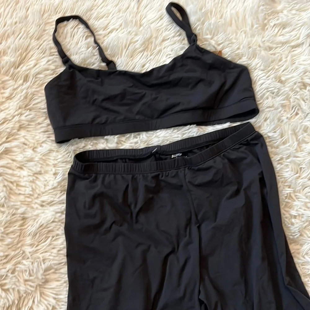 Skims scoop neck fit everybody shorts set large - Picture 1 of 5